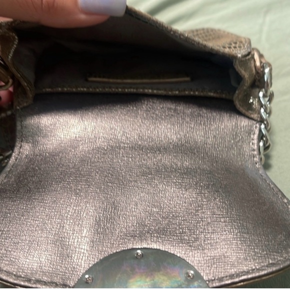 💚Michael Kors Silver Quilted Crossbody Bag with Chain Strap ❤️ EUC - Picture 7 of 11